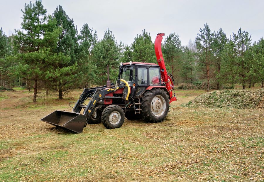 Forestry mulcher grinding standing cedar and brush into chips on Springfield Plateau acreage